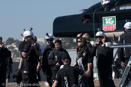 The recovery of US 17 - Oracle Team US - Haulout Pier 80 © Erik Simonson www.pressure-drop.us http://www.pressure-drop.us